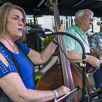 The Doug Flowers brings their style of bluegrass to Club Magnolia 19 - After Golf Experience.